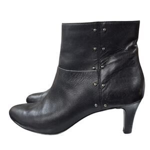 VTG Tahari Prinston  Black Leather Bootie Ankle Boot Stud Design Inside Zip 9.5